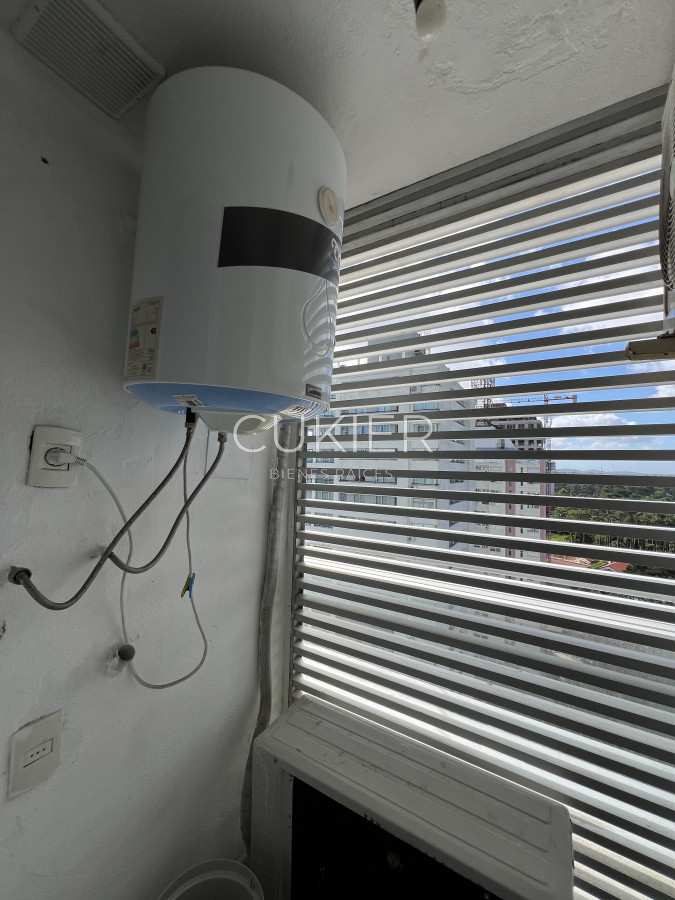Apartamento ID.1033 - Se vende en oportunidad apartamento 1 dormitorio en edificio con servicios 