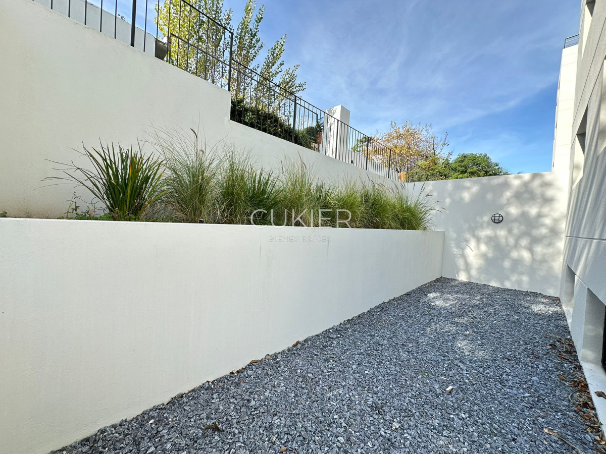 Apartamento ID.4615 - Venta Apartamento De 2 Dormitorios En Playa Mansa ideal inversores!