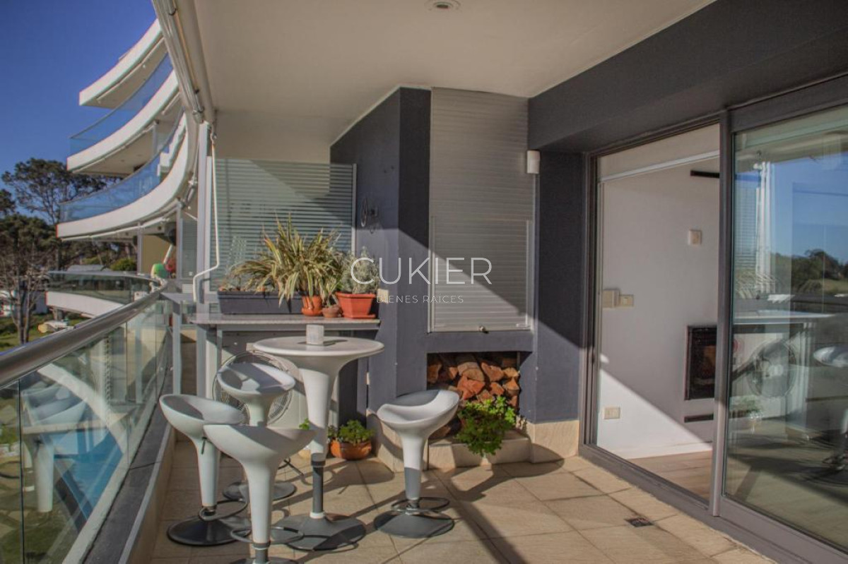 Apartamento ID.1304 - Alquiler temporada apartamento 2 dormitorios frente al mar primera linea Playa Mansa Punta del Este