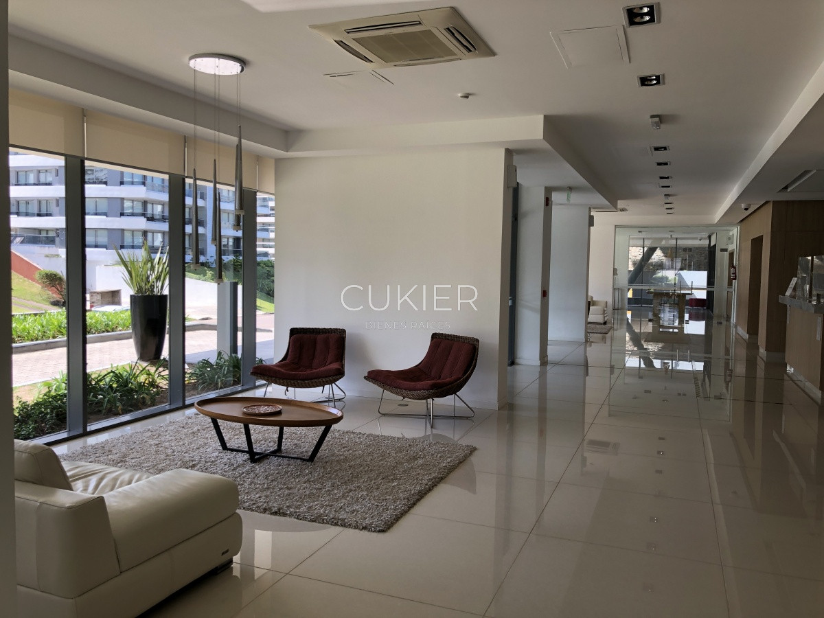 Apartamento ID.1506 - Alquiler de temporada y venta de apartamento 2 dormitorios en edificio de categoría Playa Brava