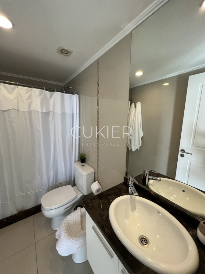 Apartamento ID.1669 - Alquiler anual apartamento 2 dormitorios en edificio full servicios en Punta del este 