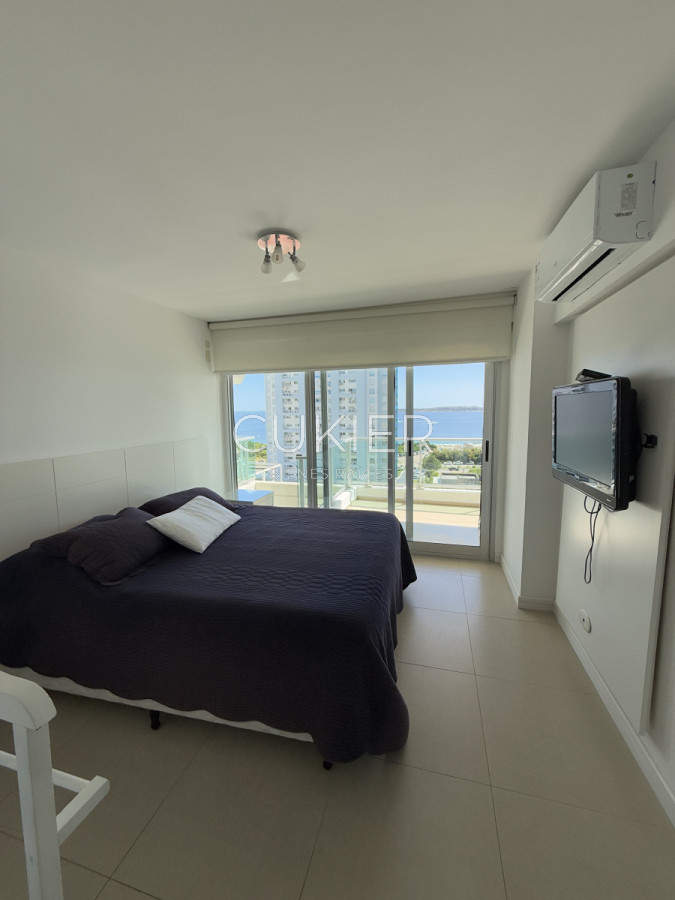 Apartamento ID.3395 - Alquiler invernal de hermoso apartamento de 2 dormitorios con vista al mar en playa mansa edificio full amenities