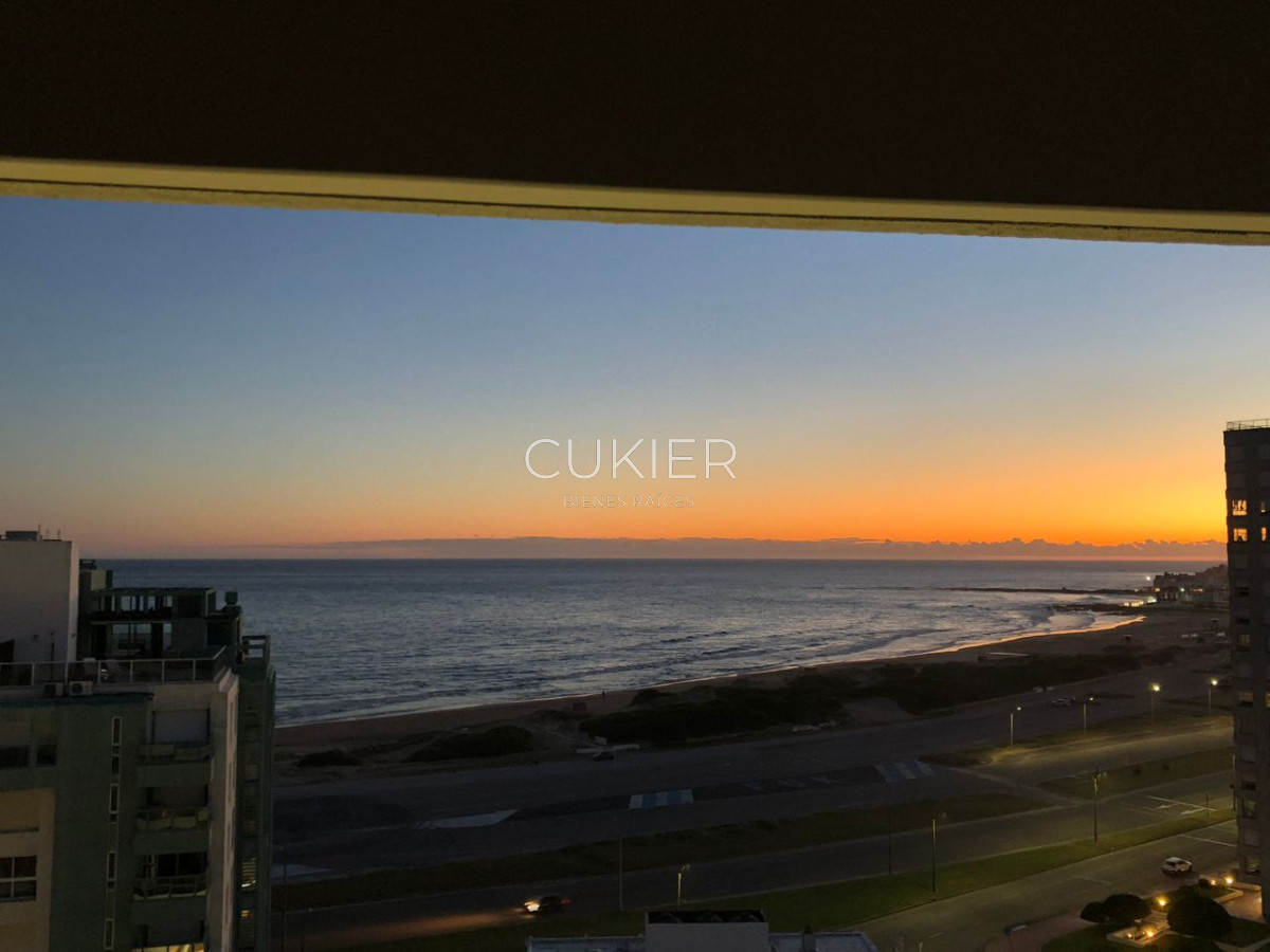 Apartamento ID.4039 - Alquiler anual apartamento 2 dormitorios con vista al mar en Aidy Grill edificio con servicios 