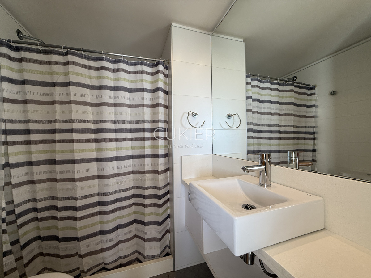 Apartamento ID.1033 - Se vende en oportunidad apartamento 1 dormitorio en edificio con servicios 