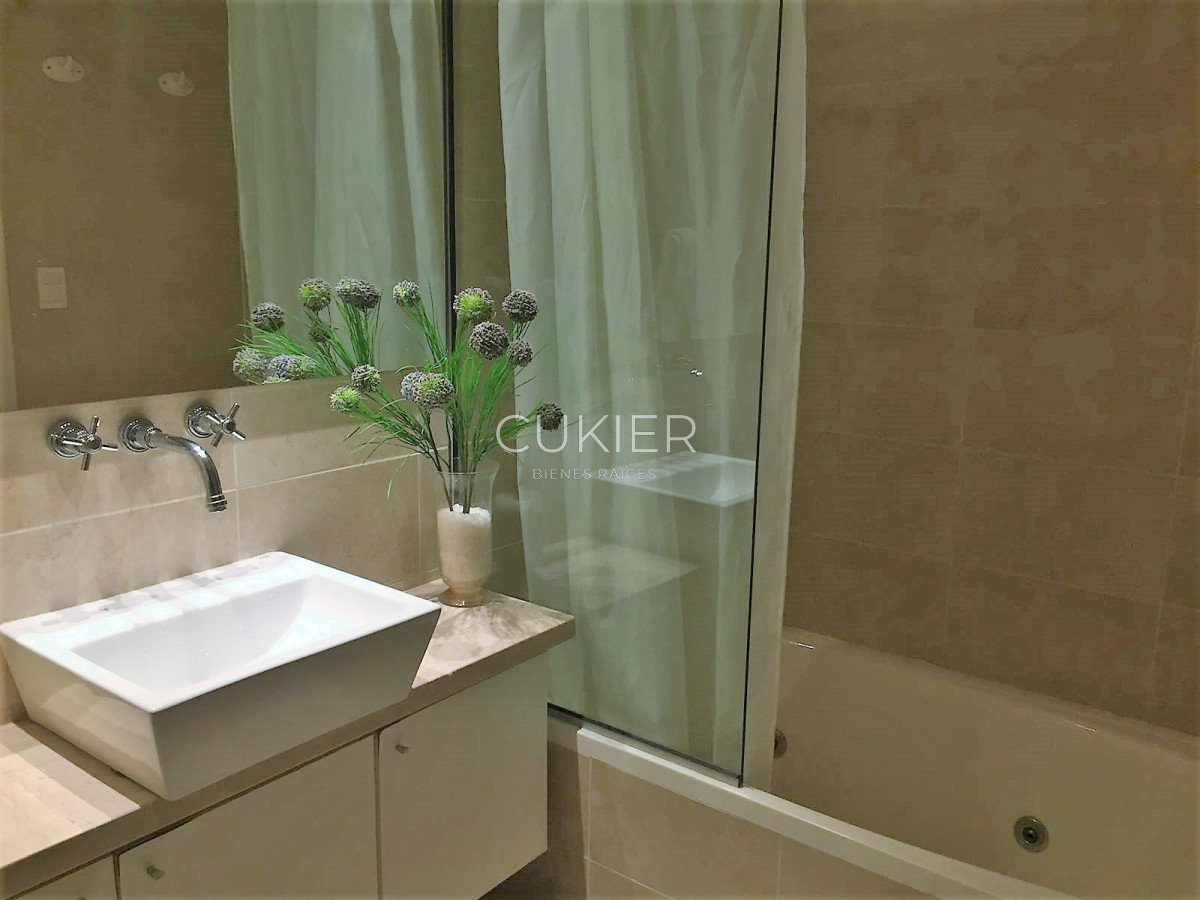 Apartamento ID.3537 - Venta apartamento 3 dormitorios y dependencia en Playa Brava a 100 m del mar 