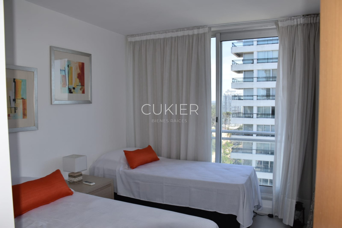 Apartamento ID.1844 - Apartamento en alquiler invernal de 2 dormitorios, en torre con servicios de Roosevelt.