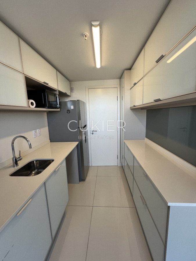 Apartamento ID.2739 - Venta y alquiler temporal de apartamento 3 dormitorios en edificio de categoría Punta del Este