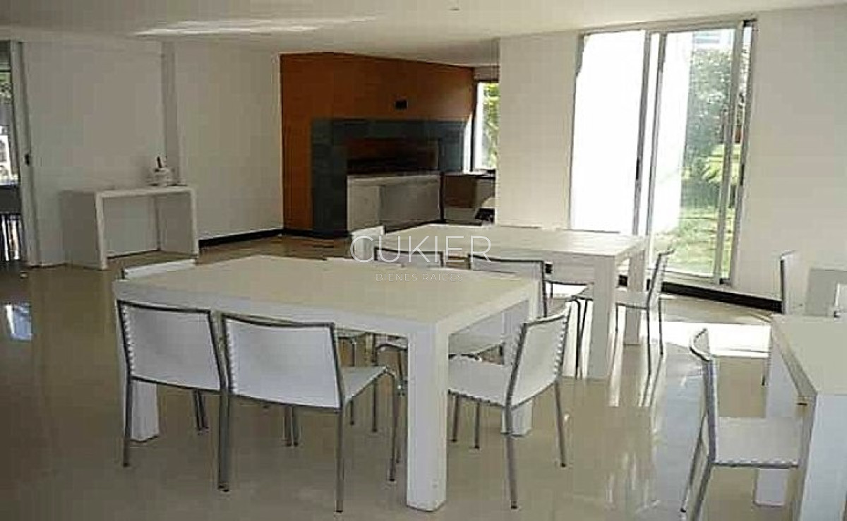 Apartamento ID.3537 - Venta apartamento 3 dormitorios y dependencia en Playa Brava a 100 m del mar 