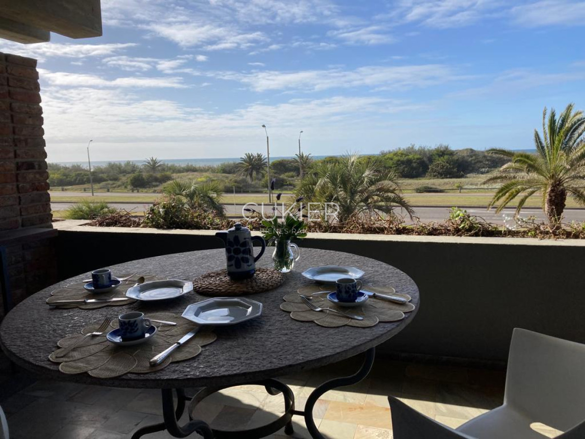 Apartamento ID.1369 - Alquiler anual y venta apartamento 3 dormitorios frente al mar en playa brava Punta del Este