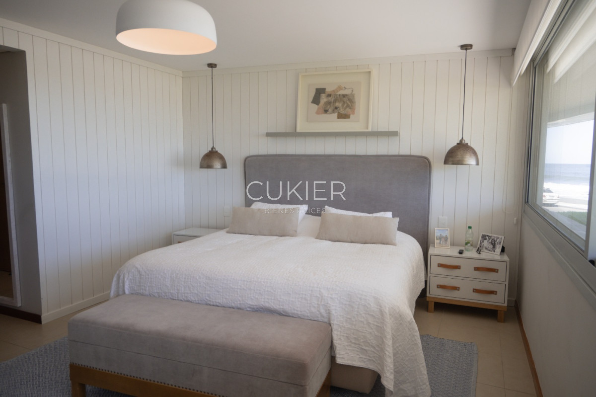 Apartamento ID.1374 - Alquiler anual y venta de hermoso apartamento primera linea en Playa Brava Punta del Este