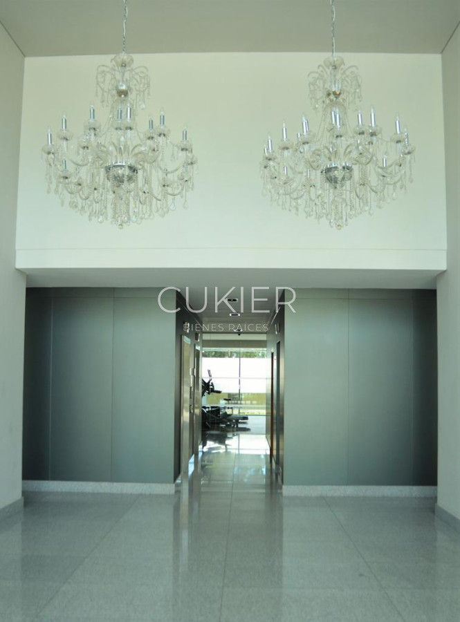 Apartamento ID.1982 - Venta y alquiler anual de apartamento 3 dormitorios en edificio con servicios Roosevelt 