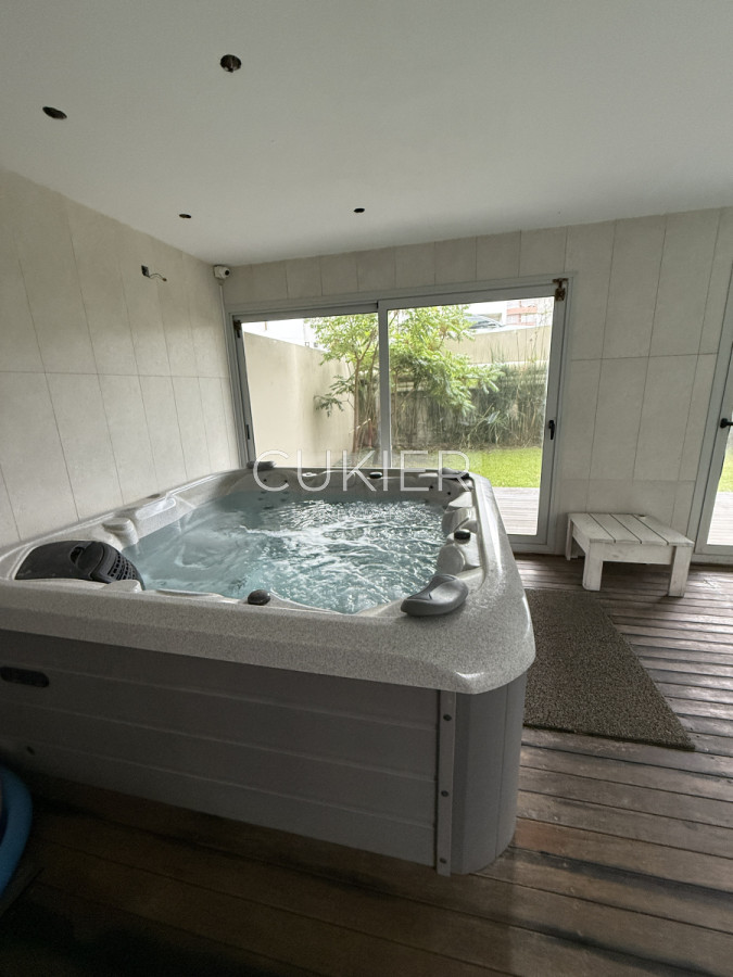 Apartamento ID.4549 - Alquiler anual e invernal apartamento 1 dormitorio con jardín en planta baja frente al mar 