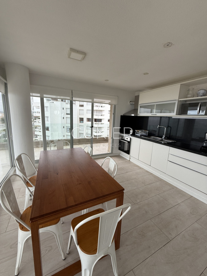 Apartamento ID.4546 - Venta y alquiler anual o invernal de apartamento 2 dormitorios frente al mar en playa mansa 