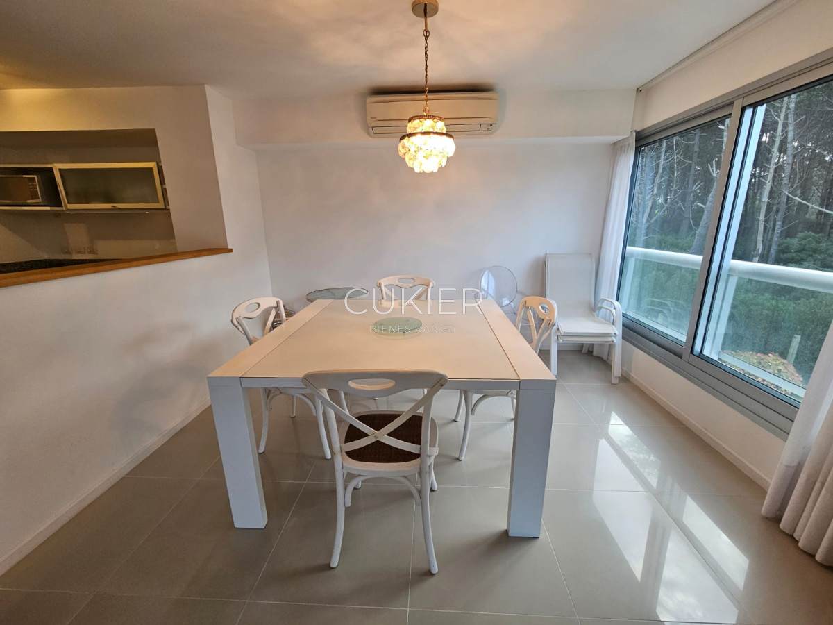 Apartamento ID.2063 - Venta apartamento 2 dormitorios en edificio de categoría en Playa Mansa Punta del Este