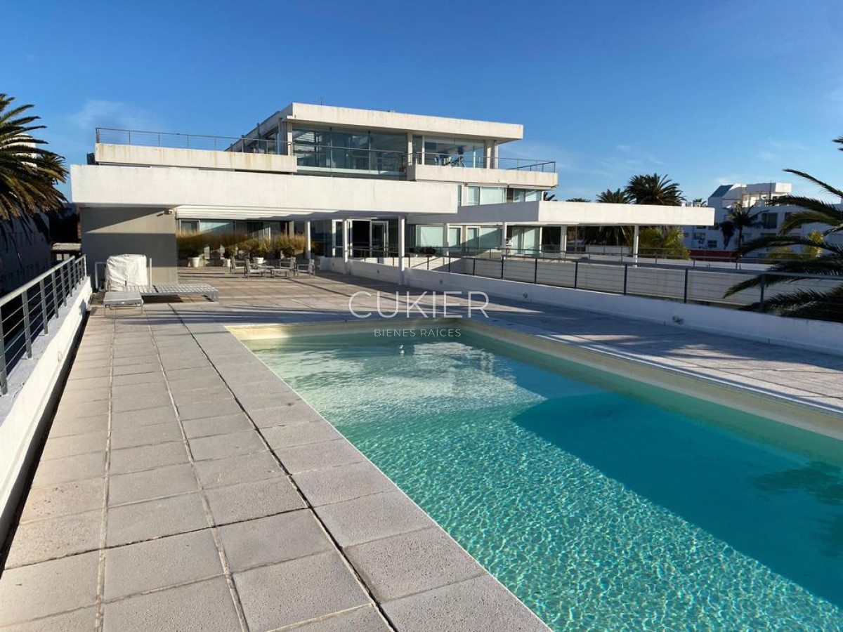 Apartamento ID.3526 - IDEAL RENTA! venta Monoambiente en edificio con servicios en península punta del este 