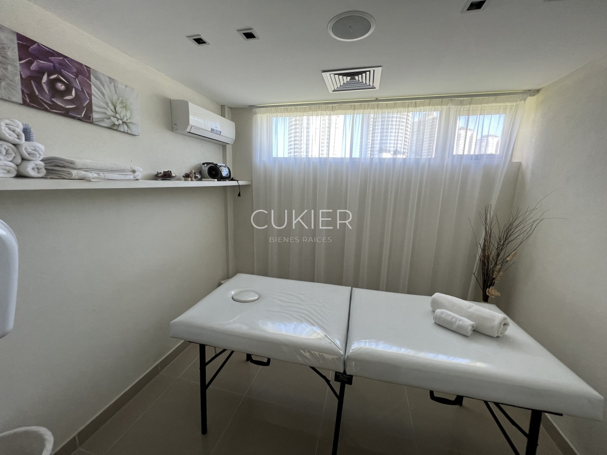 Apartamento ID.2063 - Venta apartamento 2 dormitorios en edificio de categoría en Playa Mansa Punta del Este