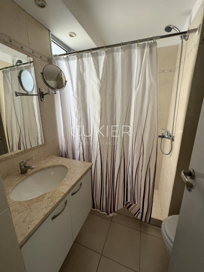 Apartamento ID.164 - Alquiler anual apartamento 3 dormitorios en edificio con servicios en Punta del Este