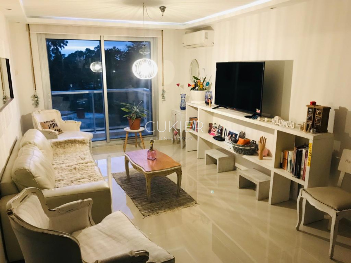 Apartamento ID.1982 - Venta y alquiler anual de apartamento 3 dormitorios en edificio con servicios Roosevelt 