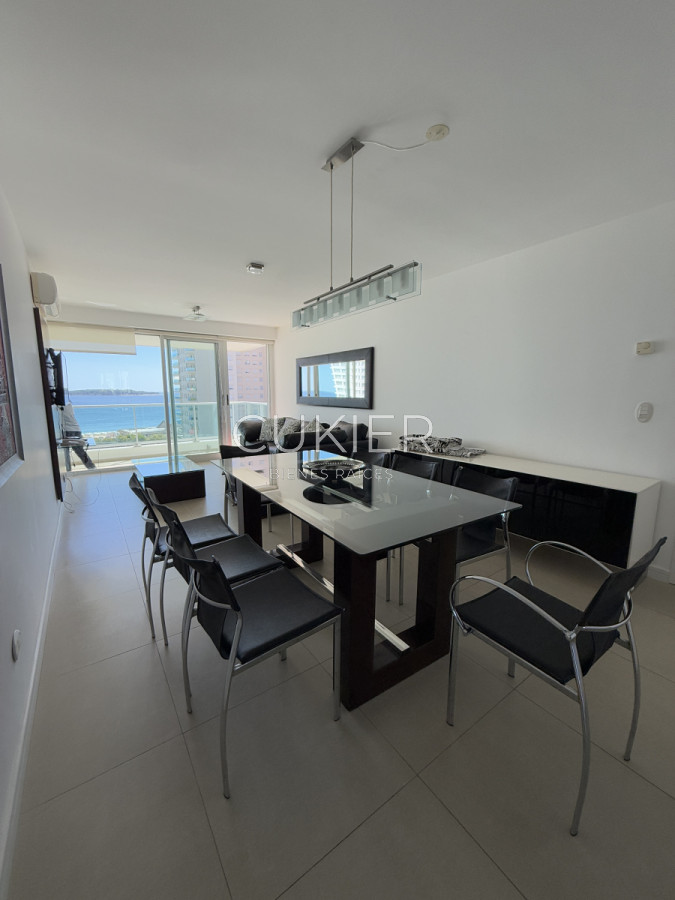 Apartamento ID.3395 - Alquiler invernal de hermoso apartamento de 2 dormitorios con vista al mar en playa mansa edificio full amenities