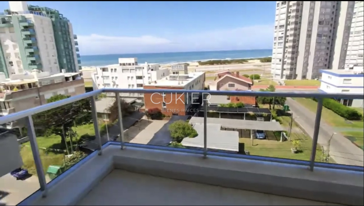 Apartamento ID.2664 - Alquiler anual y temporada de apartamento 2 dormitorios a pasos de Playa brava en Punta del este