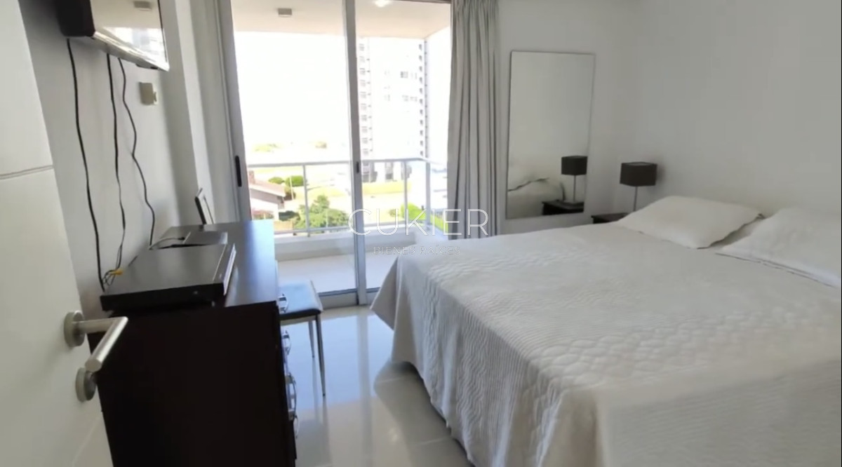 Apartamento ID.2664 - Alquiler anual y temporada de apartamento 2 dormitorios a pasos de Playa brava en Punta del este