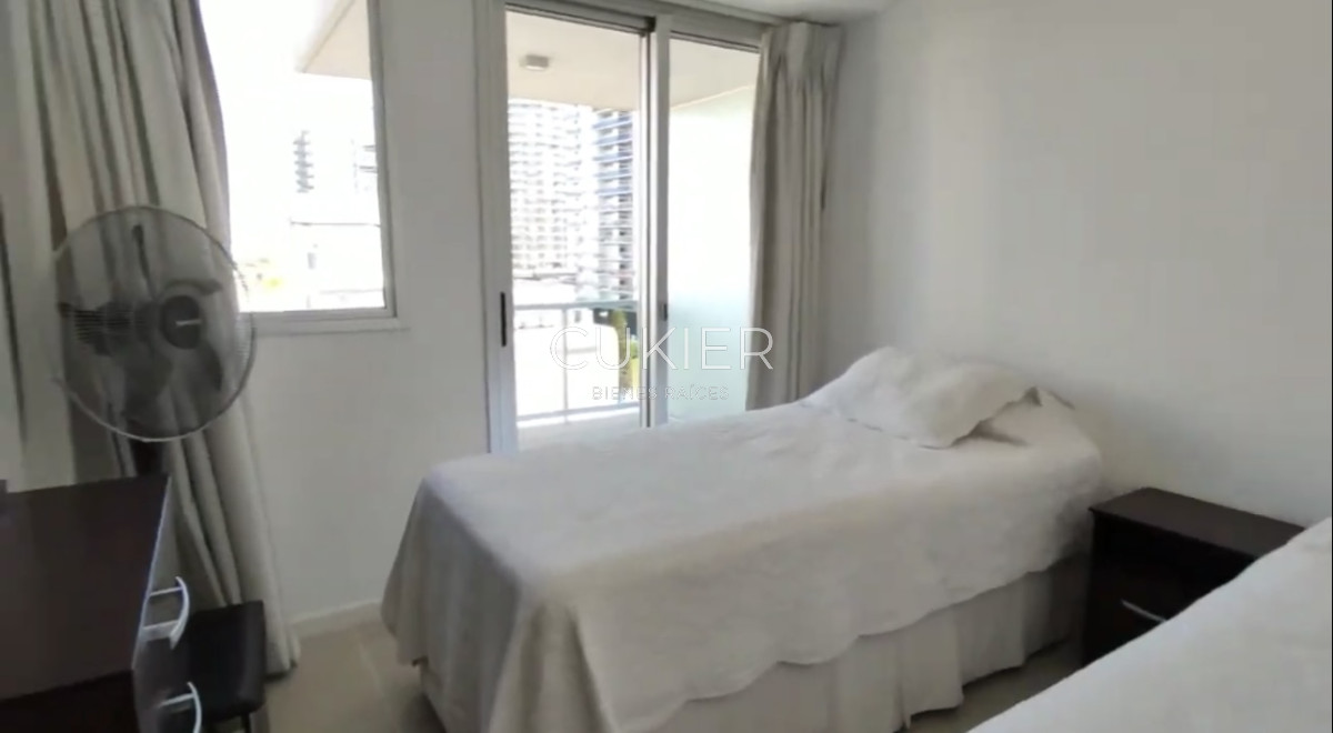 Apartamento ID.2664 - Alquiler anual y temporada de apartamento 2 dormitorios a pasos de Playa brava en Punta del este