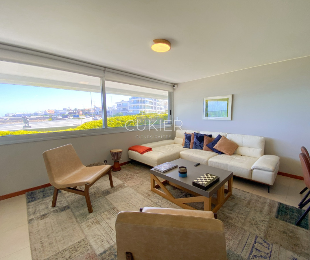 Apartamento ID.1374 - Alquiler anual y venta de hermoso apartamento primera linea en Playa Brava Punta del Este