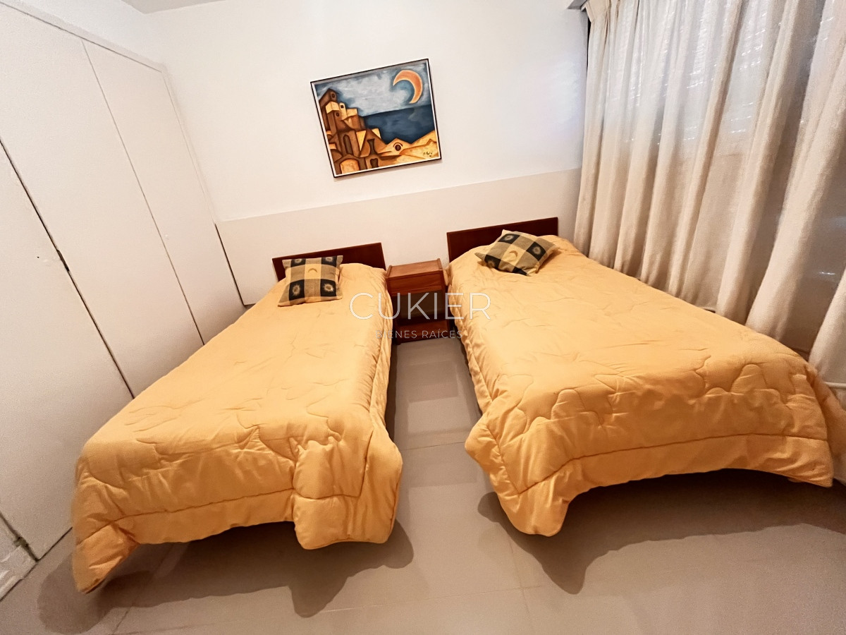 Apartamento ID.3383 - Venta EN OPORTUNIDAD de apartamento 2 dormitorios y dependencia en Peninsula Punta Del Este. 