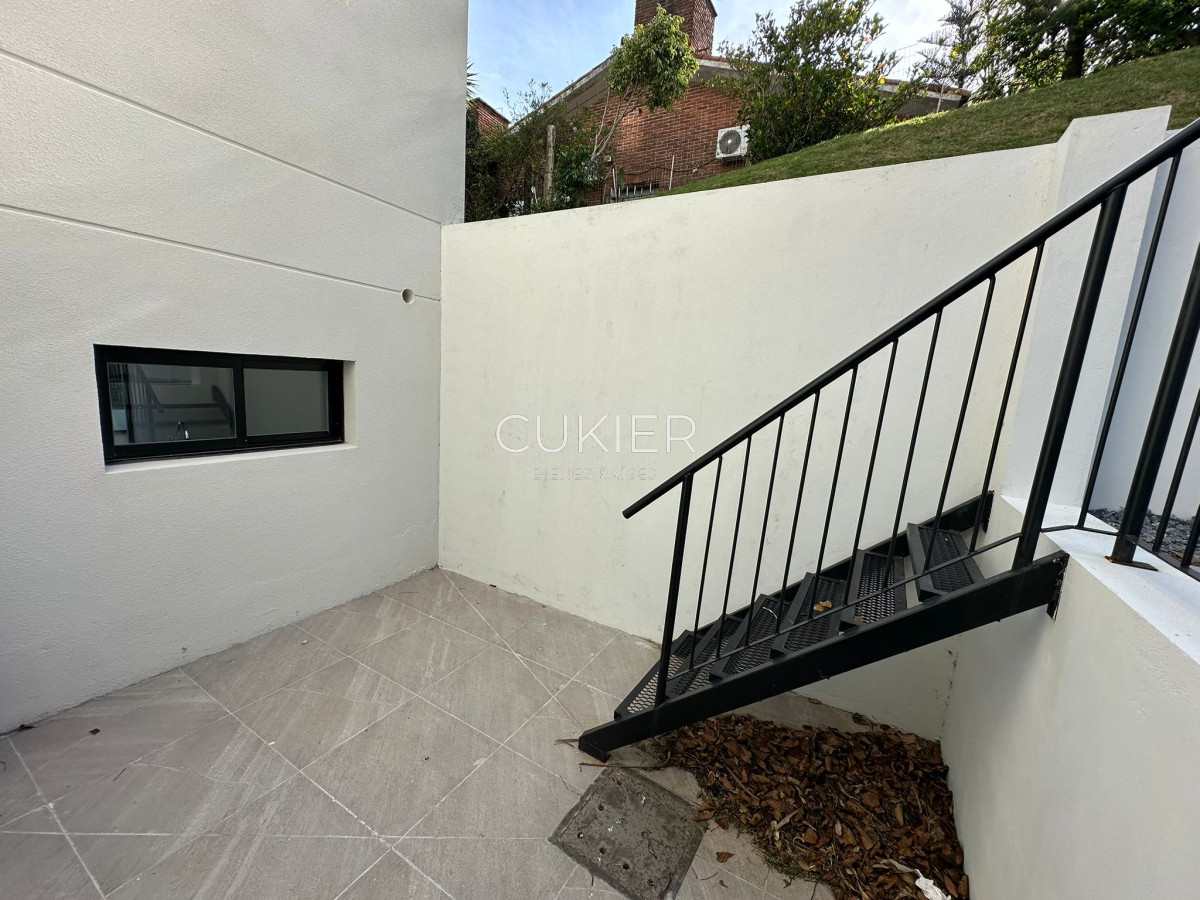 Apartamento ID.4615 - Venta Apartamento De 2 Dormitorios En Playa Mansa ideal inversores!