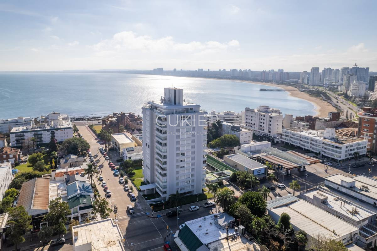 Apartamento ID.2155 - Venta apartamento 3 dormitorios y dependencia en península Punta del Este
