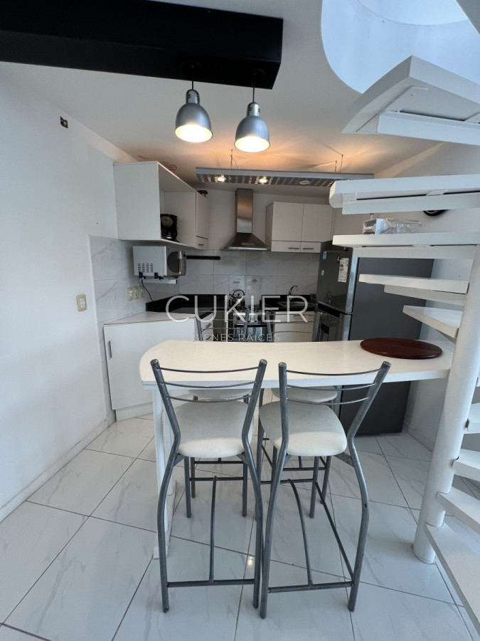 Apartamento ID.2251 - Venta de apartamento penthouse 2 dormitorios frente al mar con parrillero de uso privado Playa Mansa 