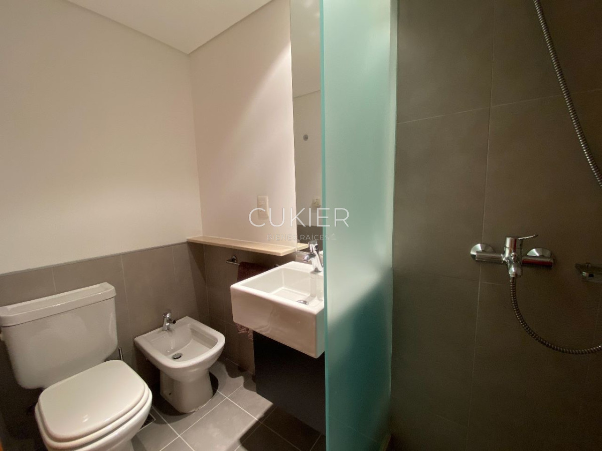 Apartamento ID.2723 - Alquiler temporada departamento 3 suites en primera linea playa brava frente al mar en edificio de categoría 