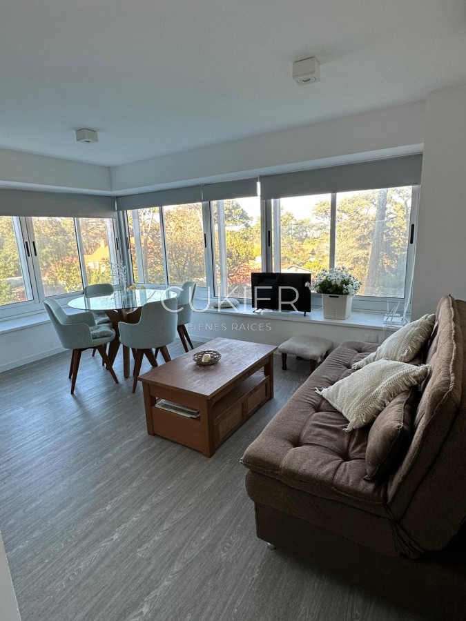 Apartamento ID.1698 - Alquiler anual apartamento 1 dormitorio en edificio con servicios Punta del Este