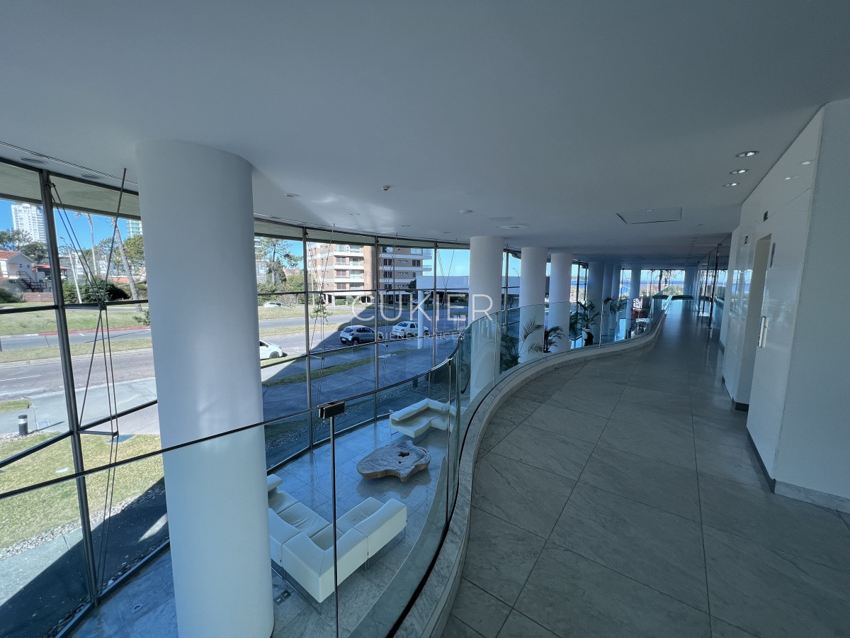 Apartamento ID.871 - Venta espectacular apartamento 4 suites en torre de categoría Aquarela Playa Mansa Punta del Este