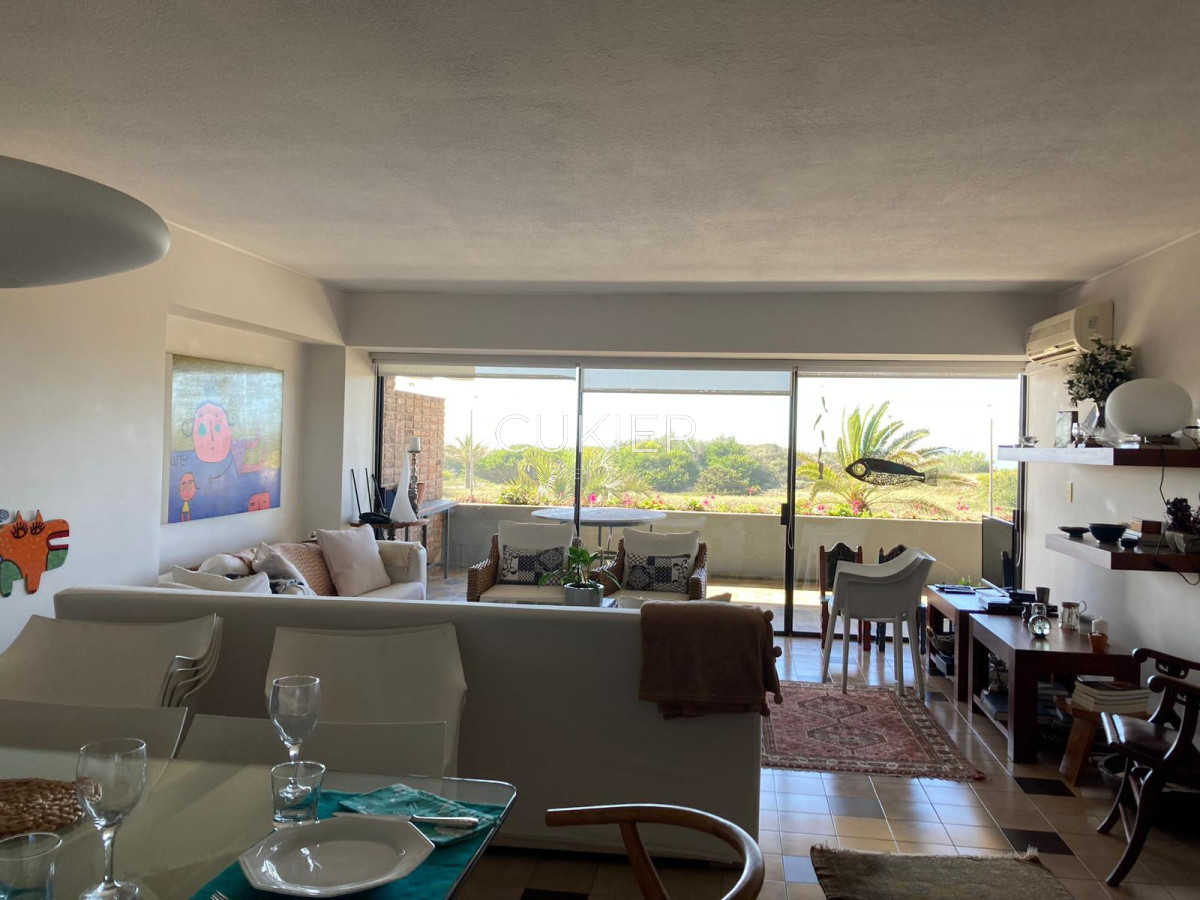 Apartamento ID.1369 - Alquiler anual y venta apartamento 3 dormitorios frente al mar en playa brava Punta del Este