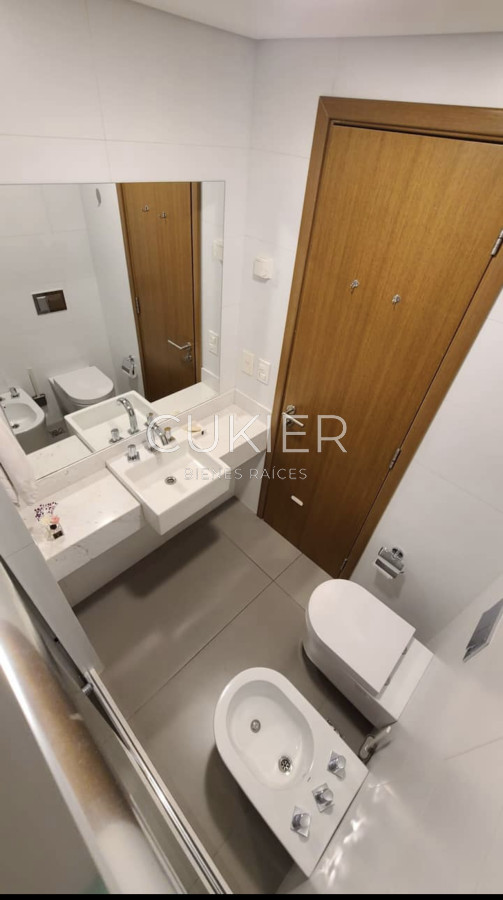 Apartamento ID.4121 - Venta de apartamento 1 dormitorio en primera linea mansa edificio Sea Breezes