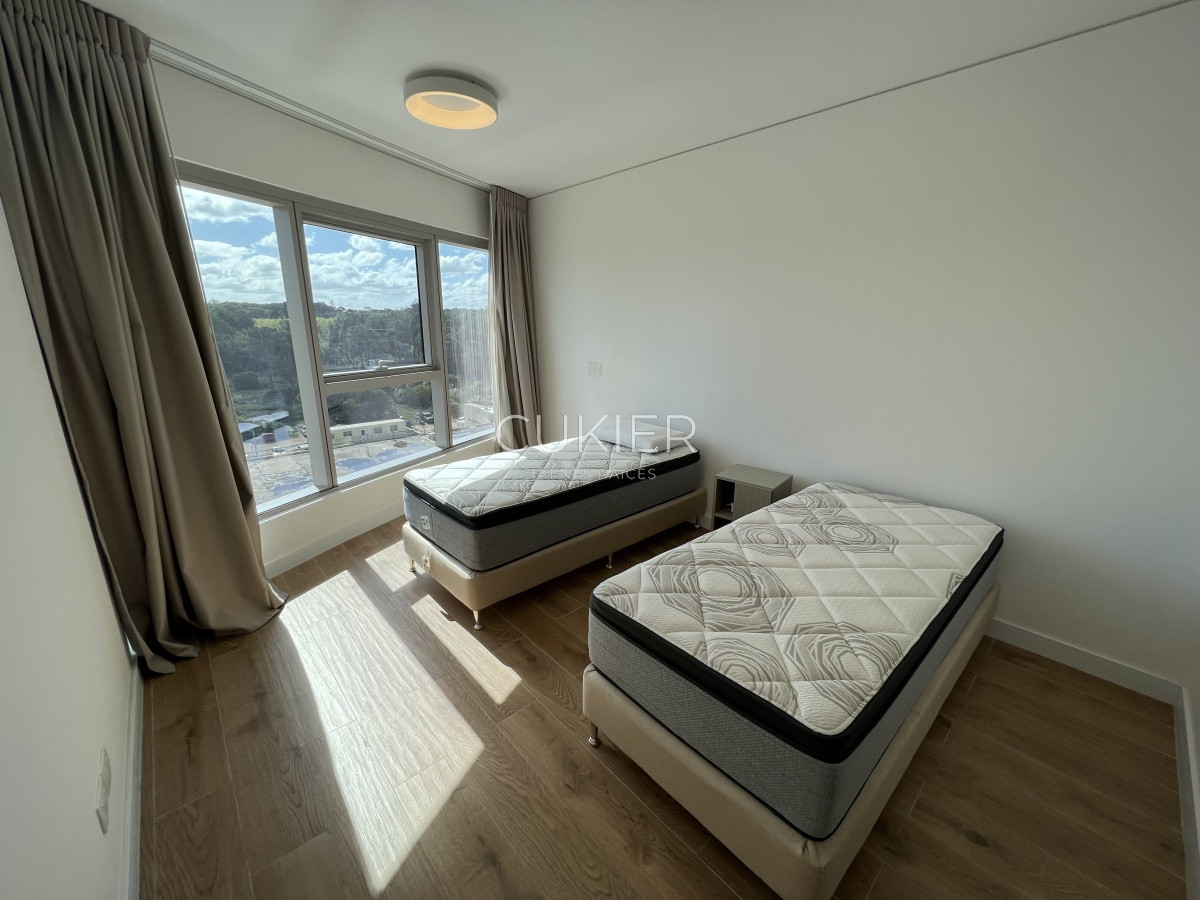 Apartamento ID.1617 - Alquiler anual apartamento 2 dormitorios en primera linea Playa Brava Punta del Este