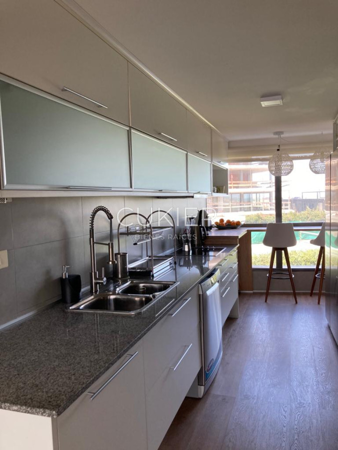 Apartamento ID.1305 - Alquiler temporada apartamento 3 dormitorios en primera linea frente al mar Playa Mansa Punta del Este