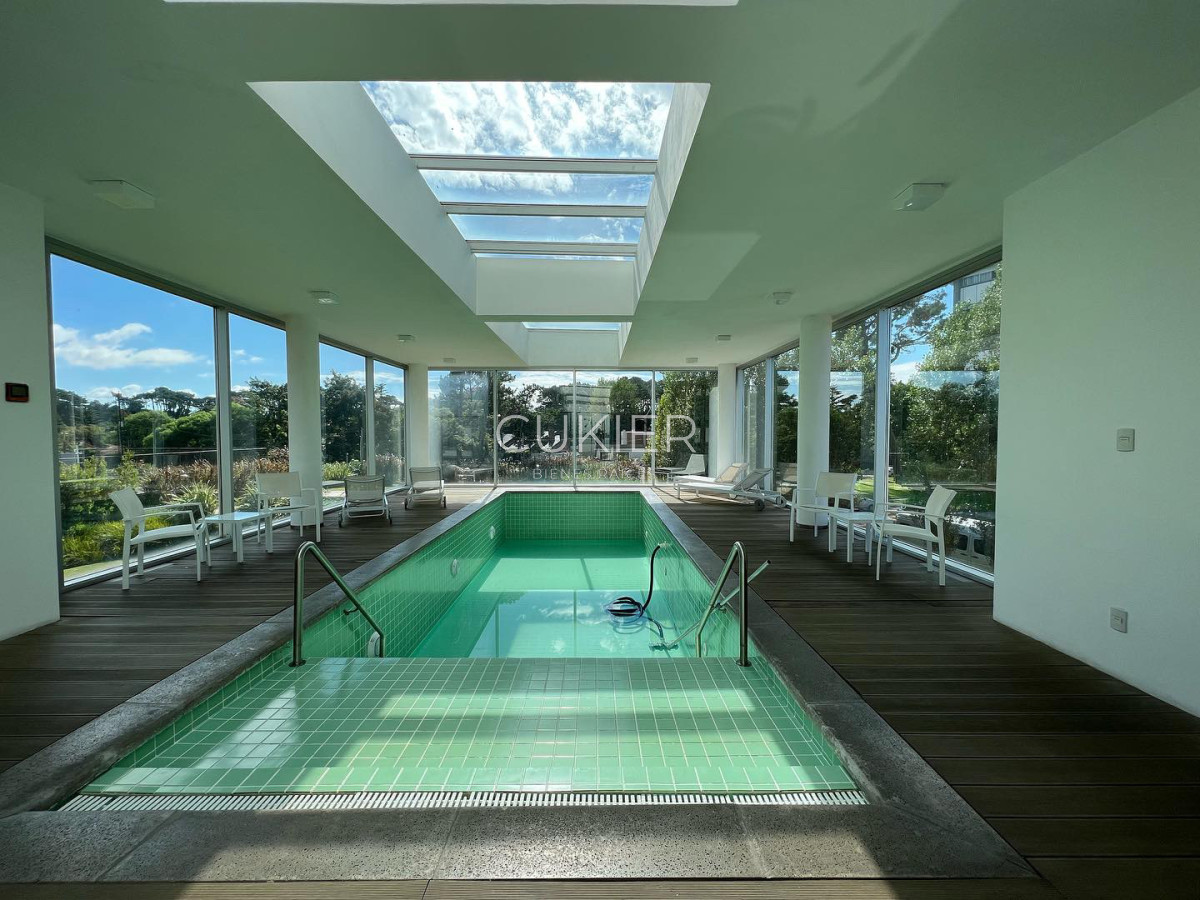 Apartamento ID.583 - Venta y alquiler anual de apartamento de 2 dormitorios en Roosevelt Punta del Este