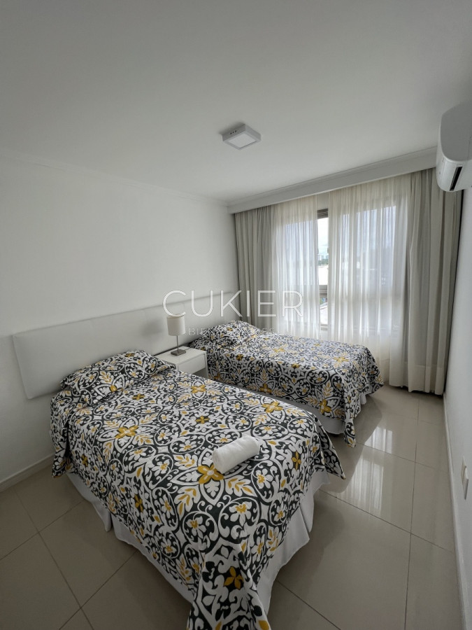Apartamento ID.1669 - Alquiler anual apartamento 2 dormitorios en edificio full servicios en Punta del este 