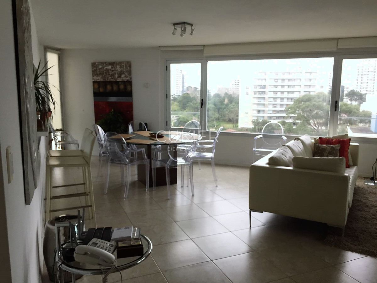 Apartamento ID.3537 - Venta apartamento 3 dormitorios y dependencia en Playa Brava a 100 m del mar 