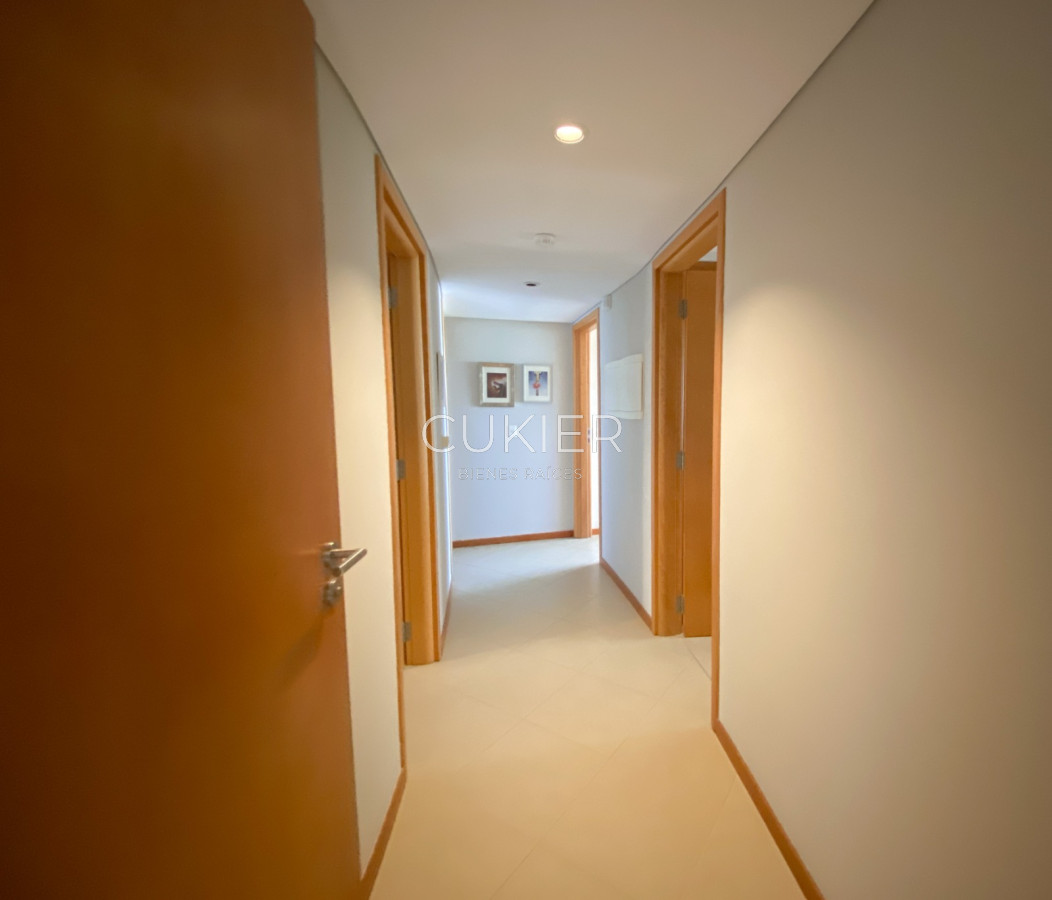 Apartamento ID.1374 - Alquiler anual y venta de hermoso apartamento primera linea en Playa Brava Punta del Este