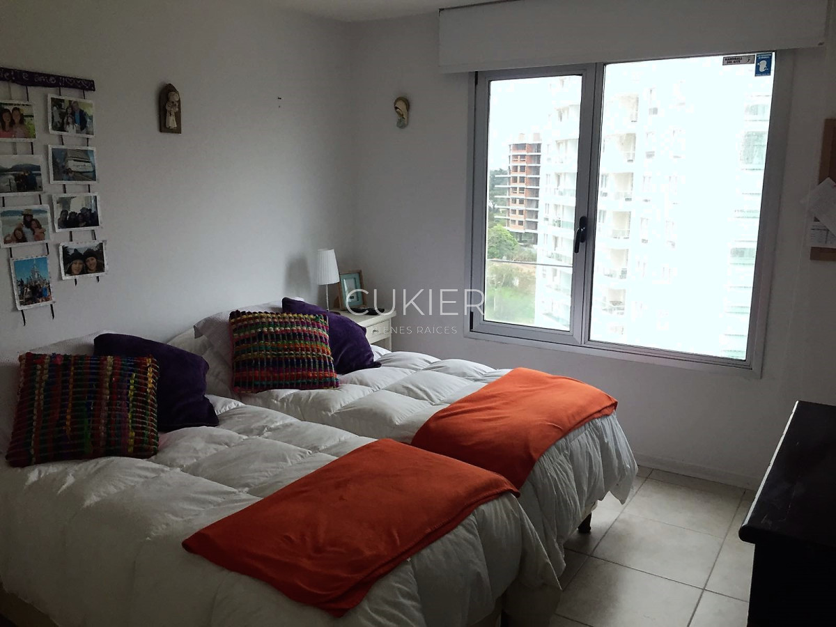Apartamento ID.3537 - Venta apartamento 3 dormitorios y dependencia en Playa Brava a 100 m del mar 