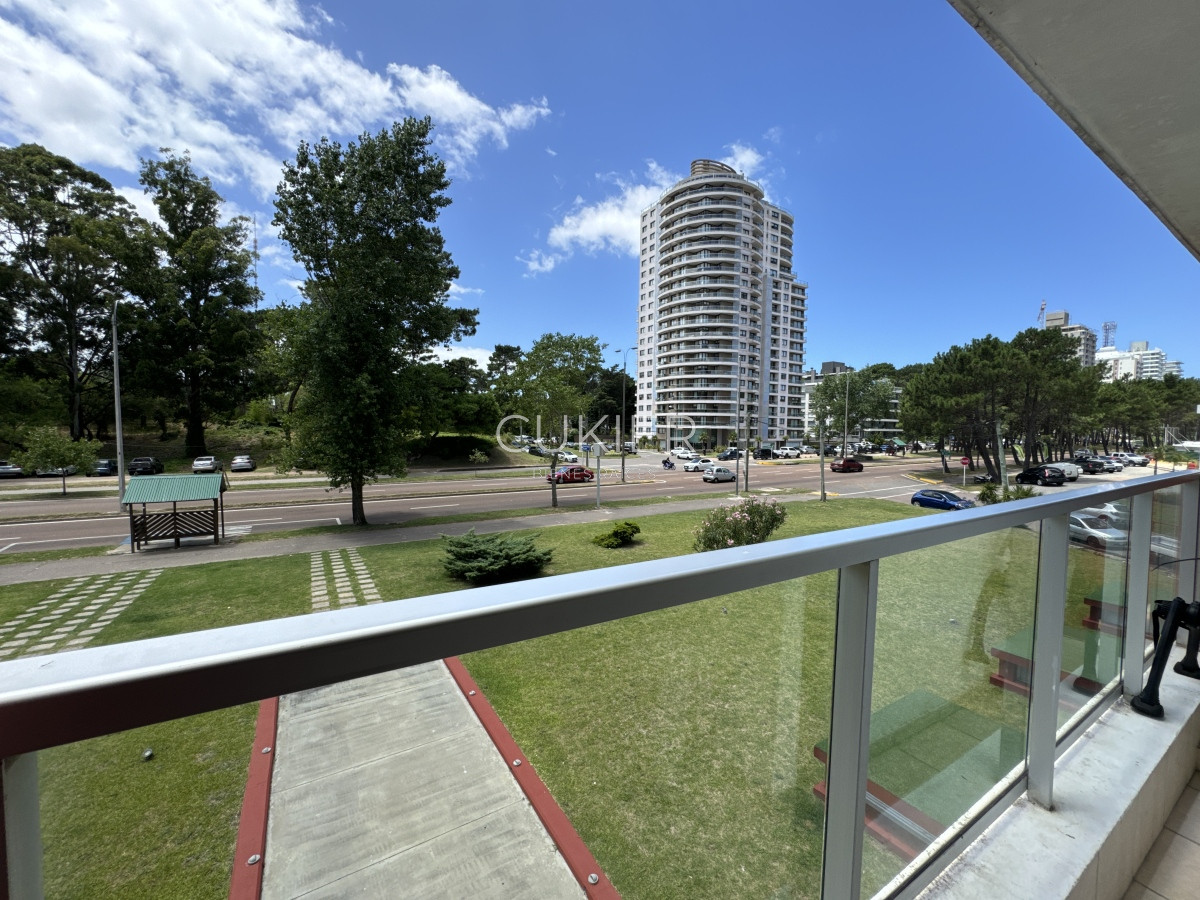 Apartamento ID.3553 - VENDO APARTAMENTO 3 DORMITORIOS EN EDIFICIO CON SERVICIOS ZONA CANTEGRIL