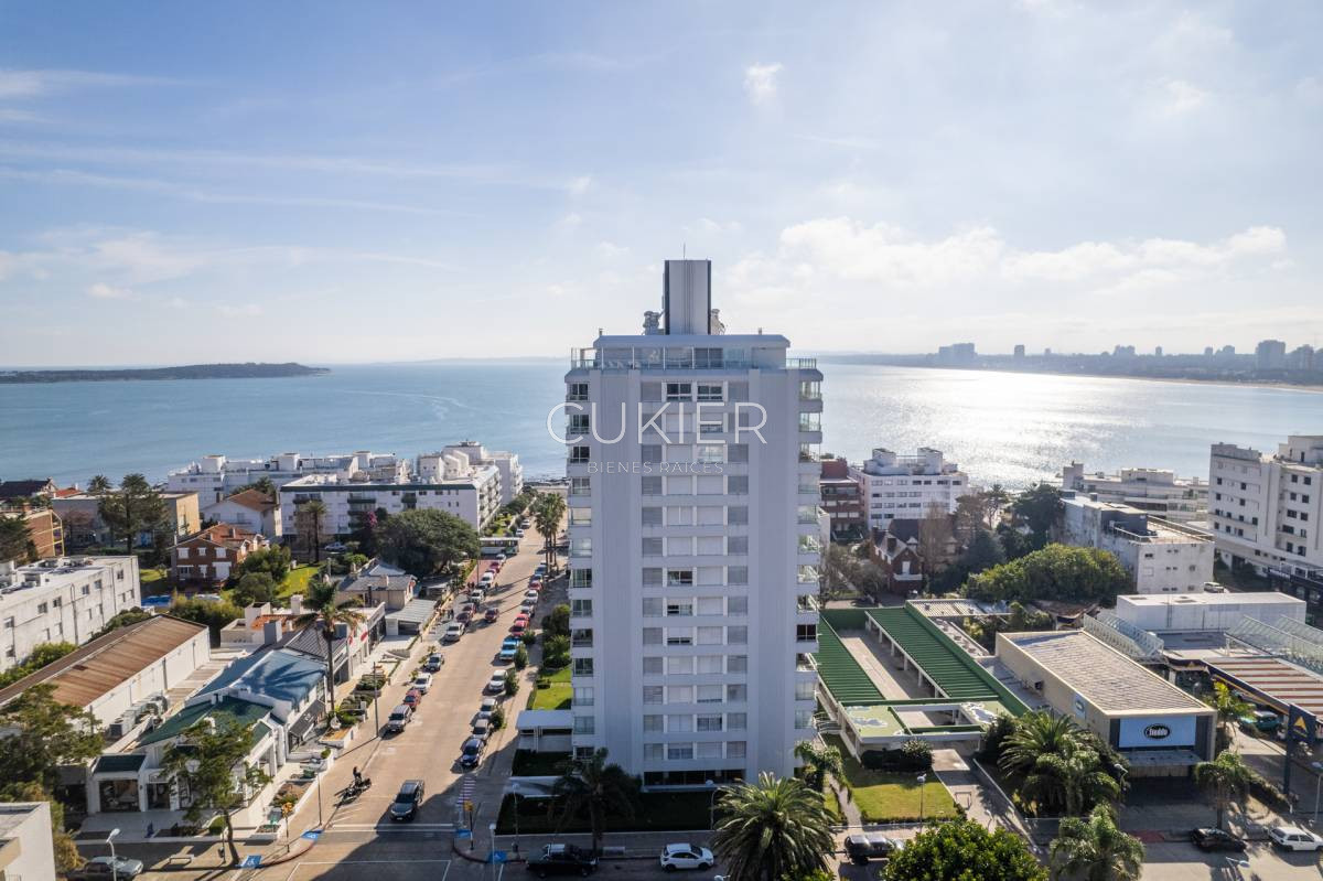 Apartamento ID.2155 - Venta apartamento 3 dormitorios y dependencia en península Punta del Este