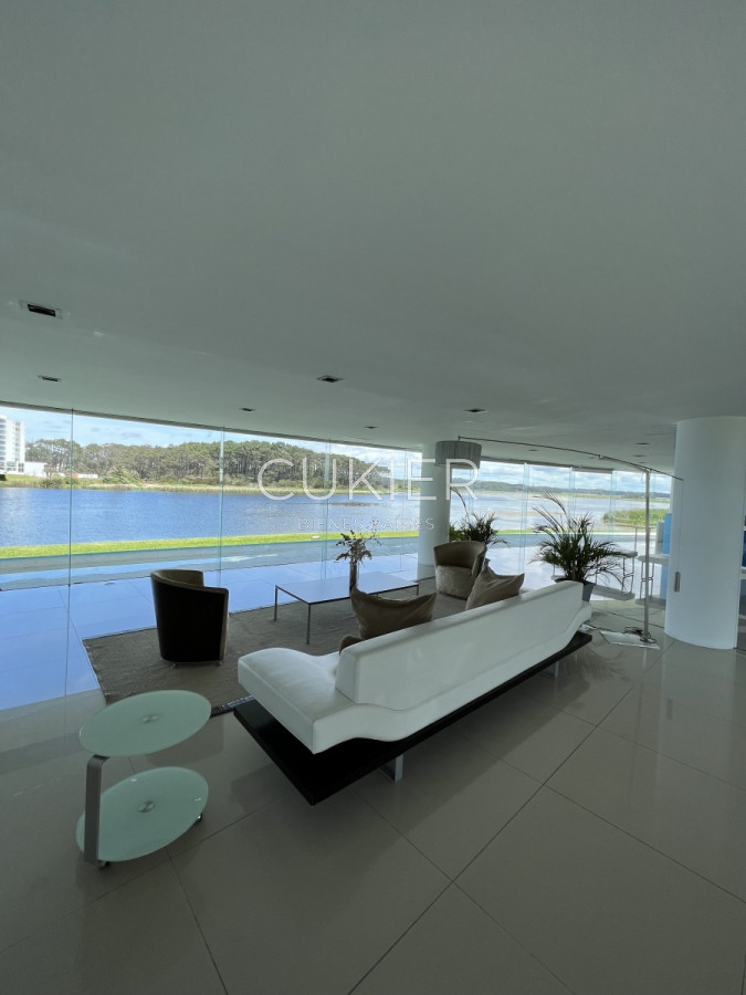 Apartamento ID.1304 - Alquiler temporada apartamento 2 dormitorios frente al mar primera linea Playa Mansa Punta del Este