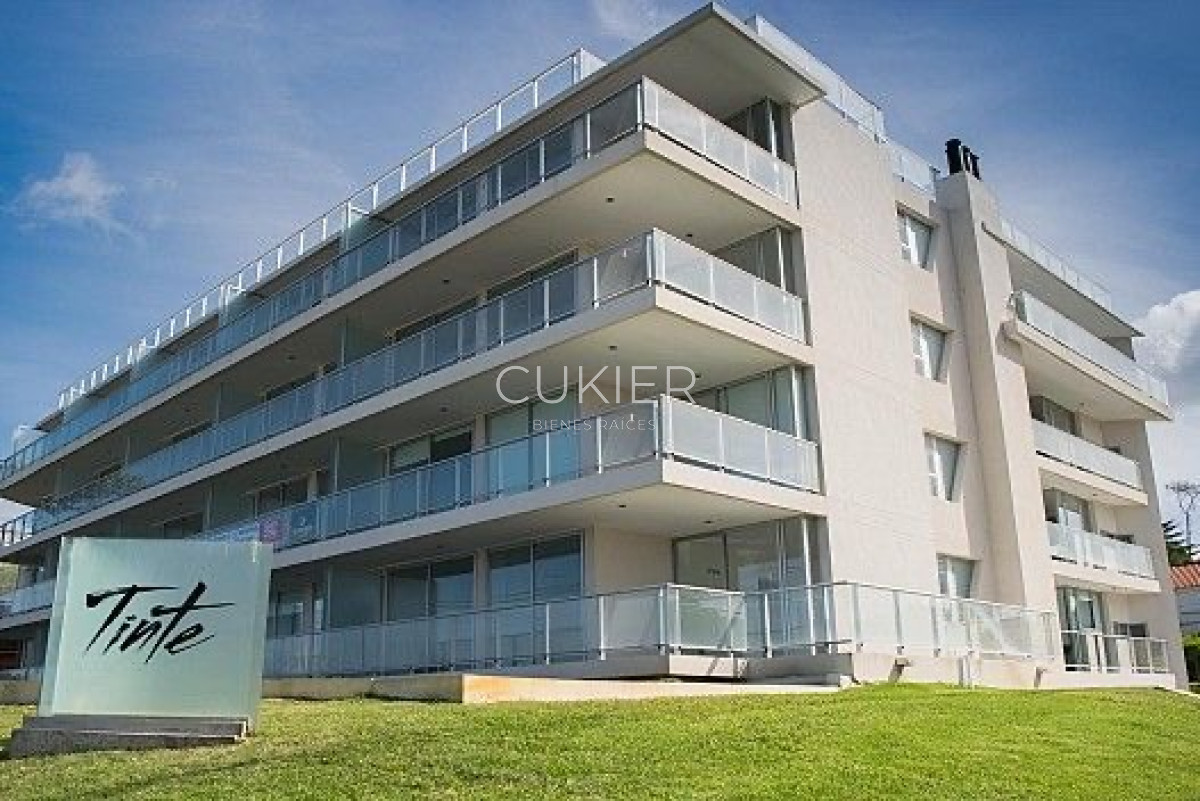 Apartamento ID.1540 - Alquiler anual y venta apartamento 1 dormitorio en primera linea frente al mar Playa Mansa Punta del Este