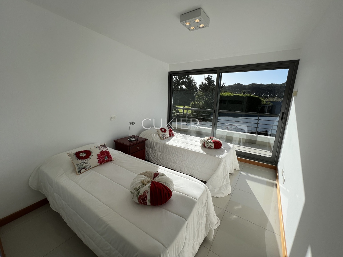 Apartamento ID.2660 - Venta hermoso departamento 3 suites en primera linea Playa Brava torre de categoría