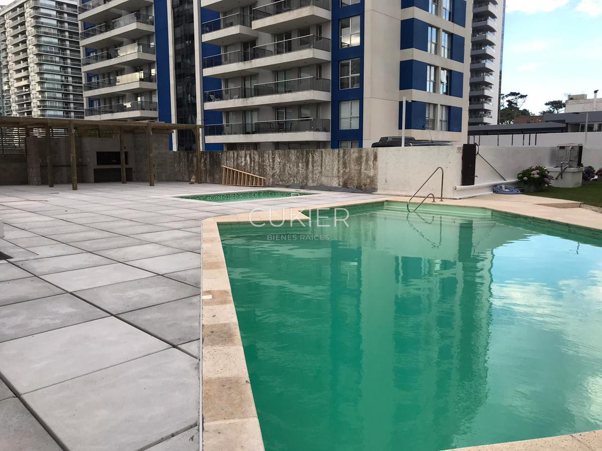 Apartamento ID.2664 - Alquiler anual y temporada de apartamento 2 dormitorios a pasos de Playa brava en Punta del este