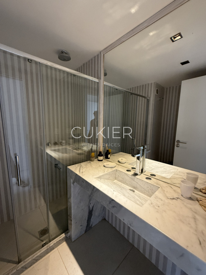 Apartamento ID.4546 - Venta y alquiler anual o invernal de apartamento 2 dormitorios frente al mar en playa mansa 